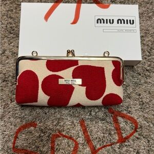 SOLD ❌❌❌❌❌
Miu Miu Authentic Red and Cream Heart Clutch/Pouchette